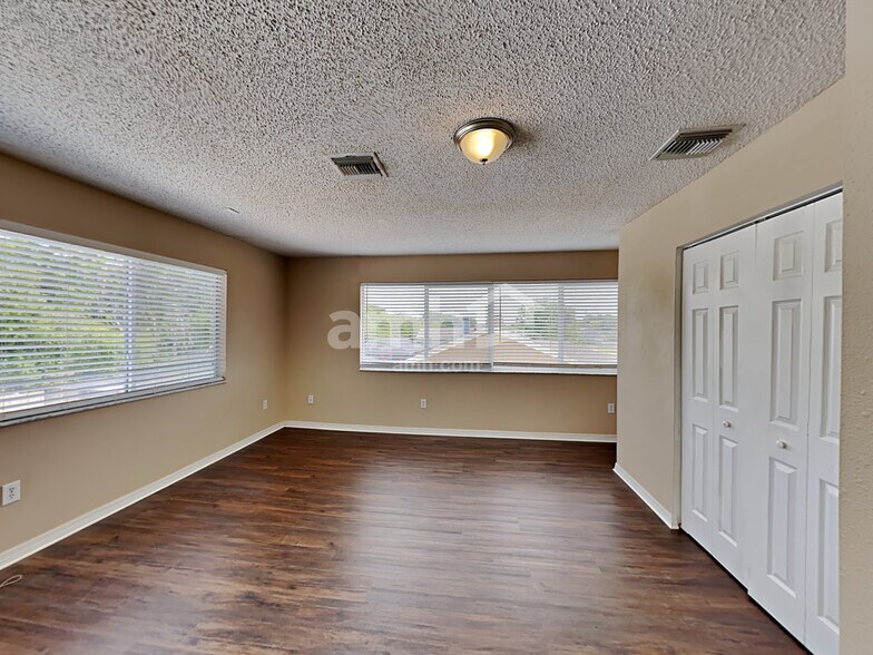 Building Photo - 1101 Blufield Ave