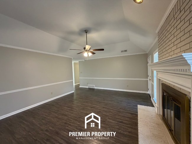 Building Photo - Newly Renovated 3BR Memphis Home with Vaulted Ceilings, Fireplace & Fenced Yard