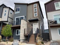 Building Photo - 2 Bedroom Home with VIEWS of the Mountains