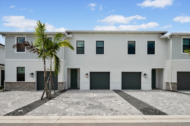 Building Photo - 7638 SW Lucy Ln