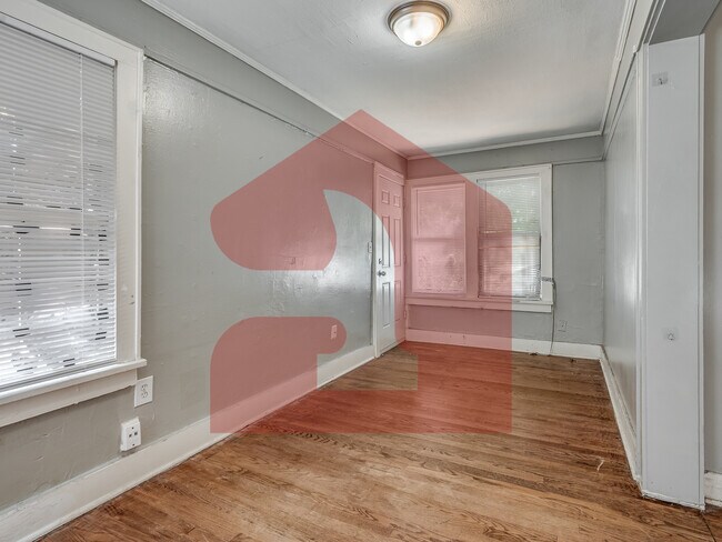 Building Photo - 2309 1/2 N Florida Ave