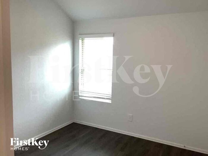 Building Photo - 18455 Summit Ranch Dr
