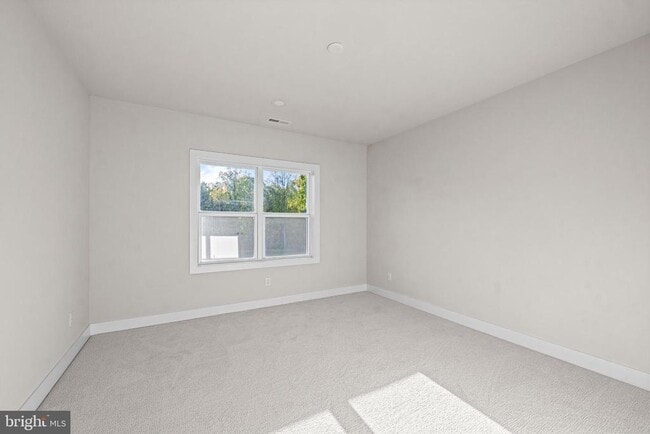 Building Photo - 133 Alroy Rd