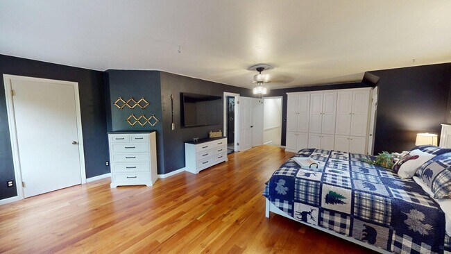 Building Photo - 1625 N Union St