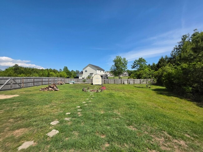 Building Photo - Spacious & Stylish Living Near Camp Lejeune with Expansive Fenced Backyard