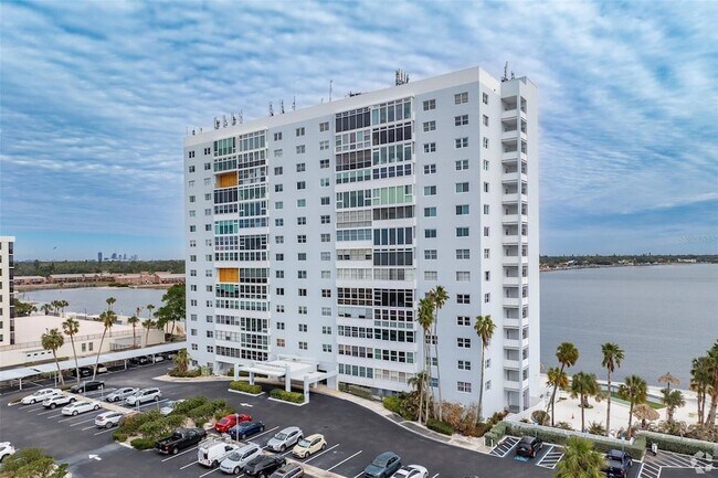 Building Photo - 7200 Sunshine Skyway Ln S