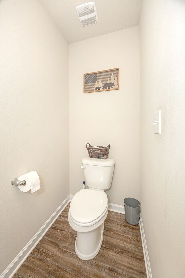 Building Photo - 9125 Bellewood Dr