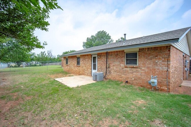 Building Photo - 742 W Juniper Dr