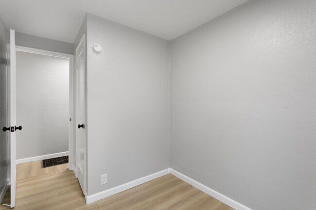 Building Photo - 1129 W Beale St