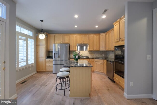 Building Photo - 4912 Waple Ln