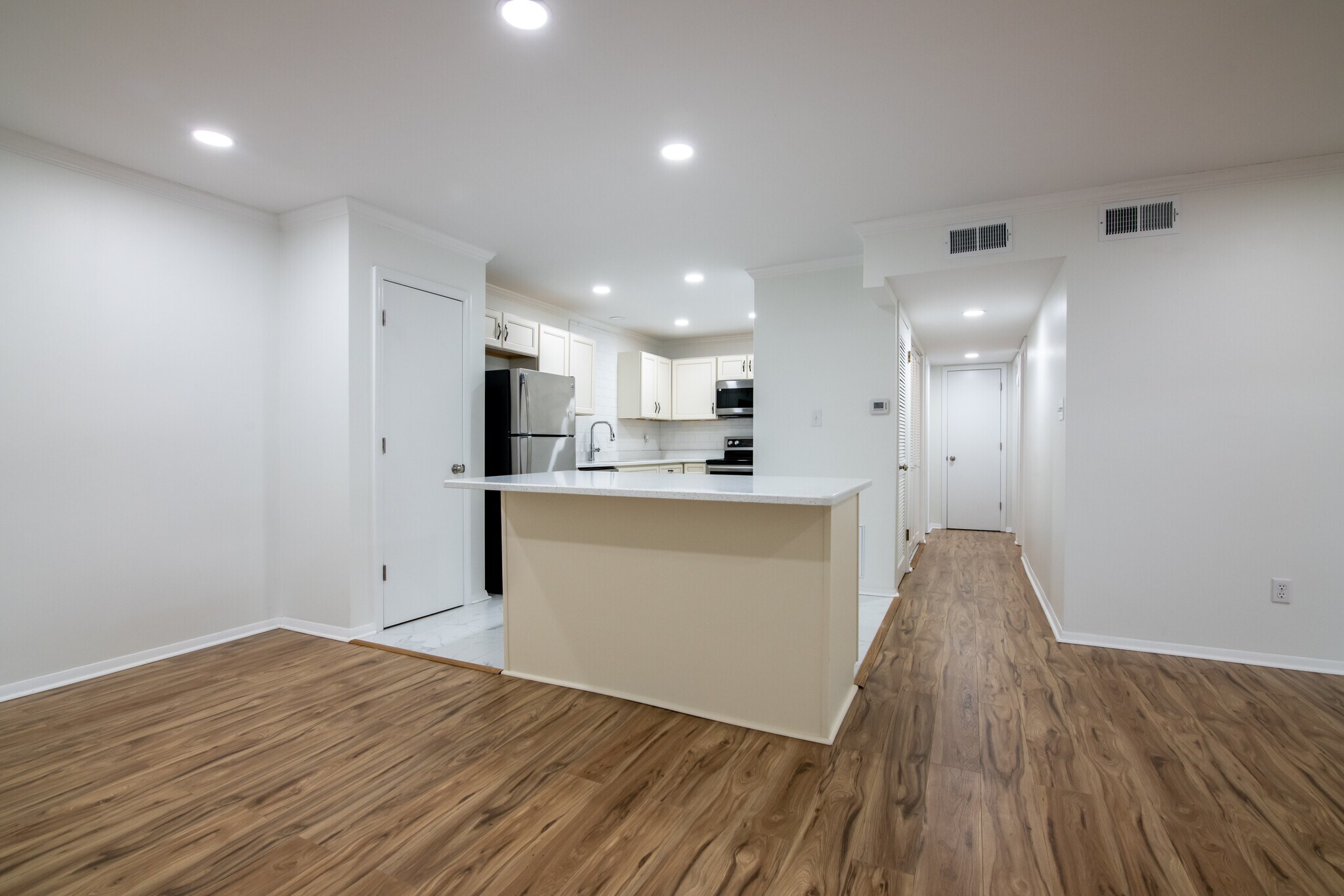 Island - 500 Woodland Dr