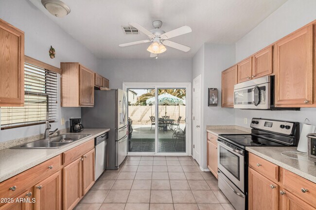 Building Photo - 13436 W Peck Dr