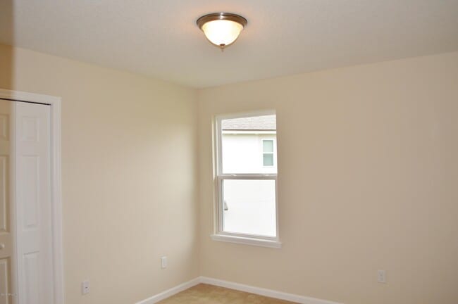 Building Photo - 174 Spring Park Ave