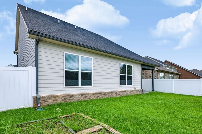 Building Photo - Beautiful 4 Bedroom, 3 Bath Home + Bonus - Available in Smyrna!