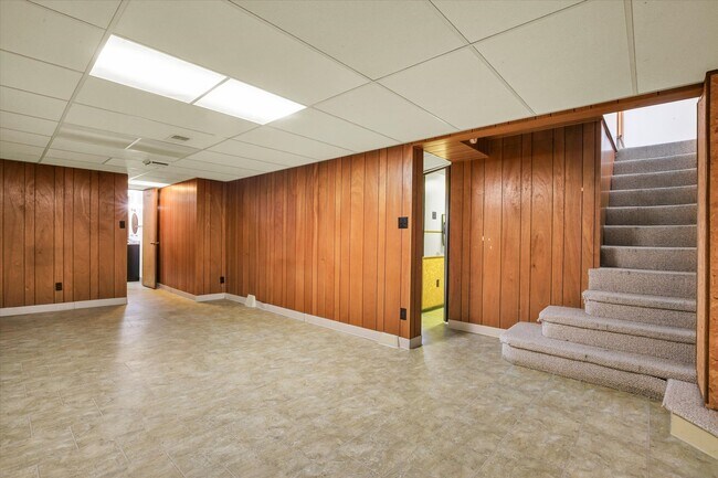 Building Photo - 9 Glenview Dr