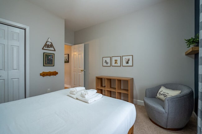 Building Photo - 350 Park Creek Ridge