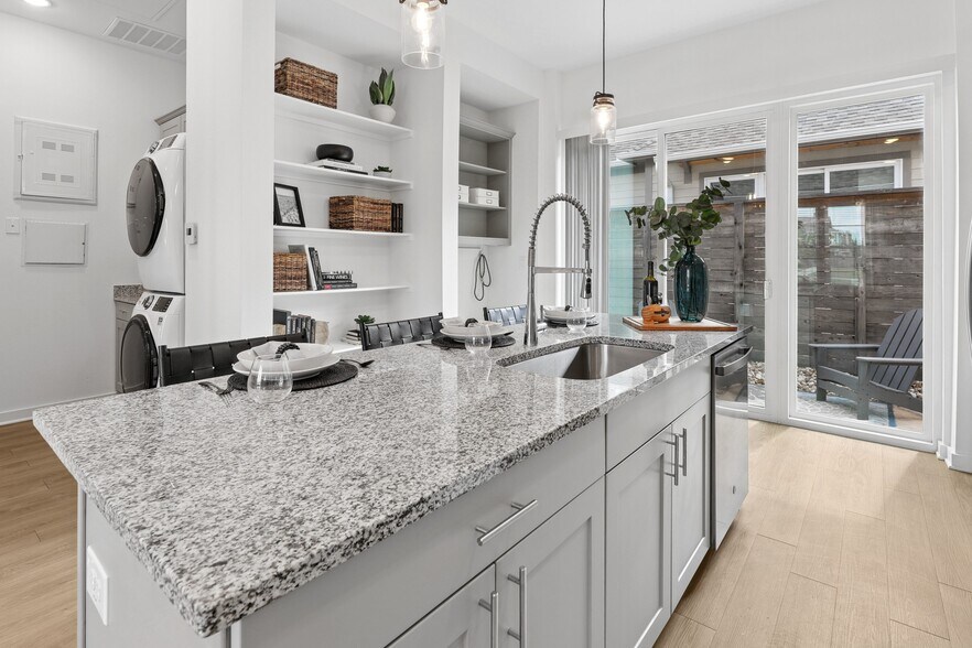 Building Photo - Avendale at The Colony