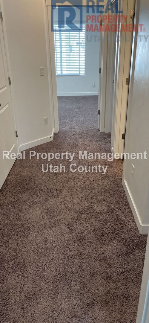 Building Photo - 487 S Fox Chase Ln