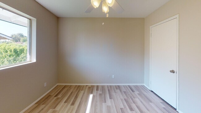 Building Photo - 960 S Mara Dr