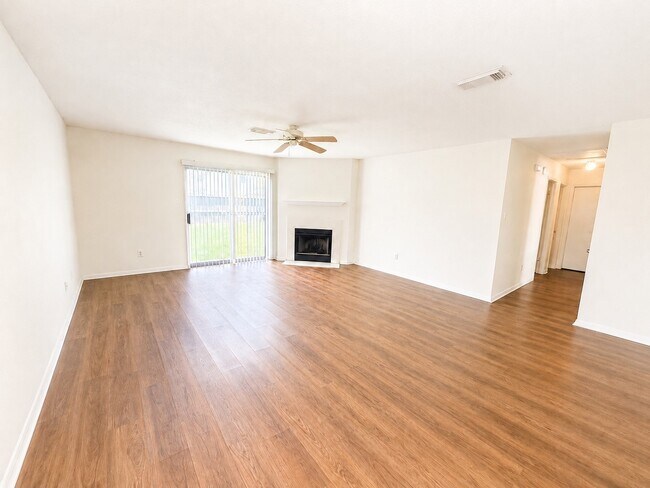 Building Photo - 18023 Lago Forest Dr