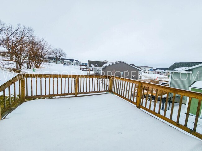 Building Photo - A Must See 4 Bedroom 3.5 Baths in Norwalk with a 3 Car Garage!!!