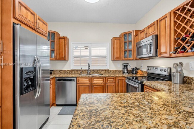Building Photo - 9904 SW 117th Pl