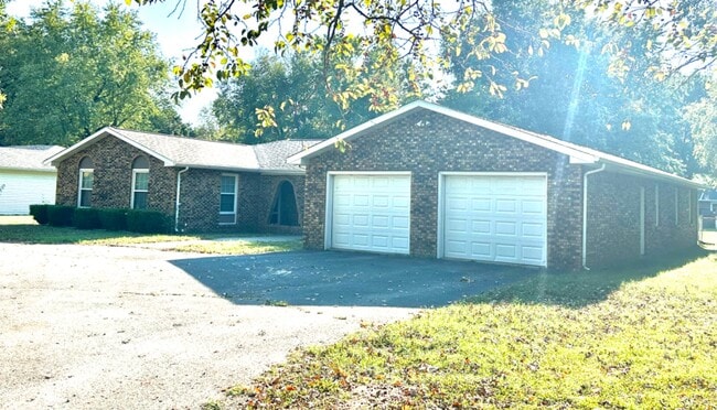 Building Photo - 111 David Dr