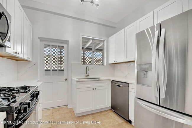 Building Photo - 218 Worth Ave