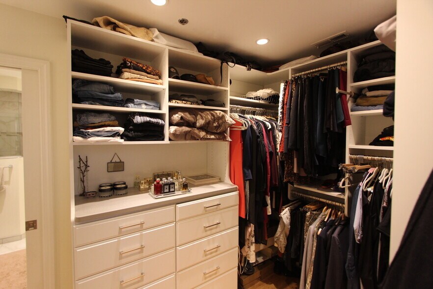 Walk in Closet - 139 7th St