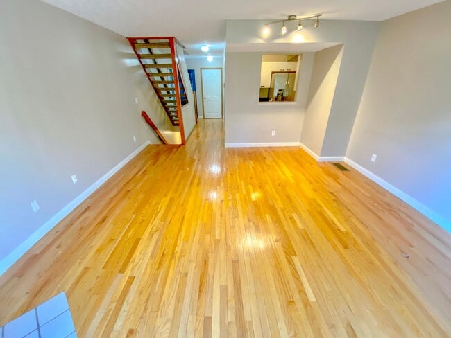 Building Photo - Beautiful Bethel Commons Condo For Rent In Dublin Schools