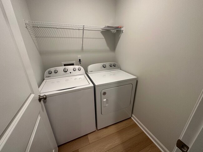 Laundry - 7262 Heirloom Ln