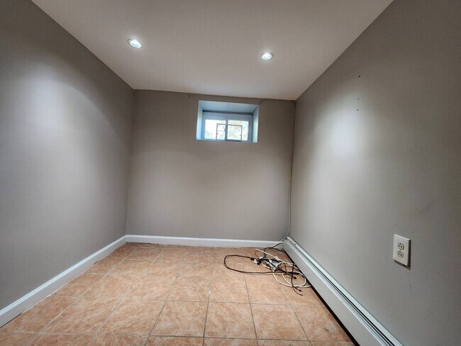 Building Photo - 176-31 130th Ave