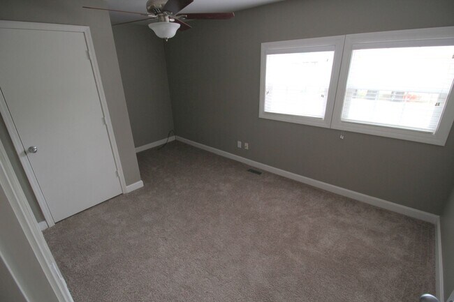 Building Photo - 3 bed 2 bath Campus Rental