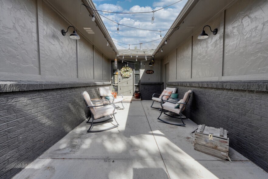Building Photo - 4945 Brown Valley Ln