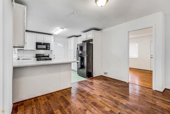 Building Photo - 2537 Bonnybrook Dr SW