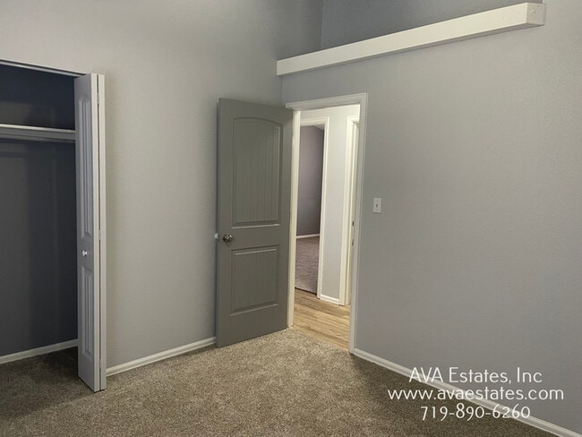 Building Photo - 731 E Laporte Dr