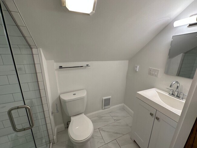 Building Photo - Chittenden Ave 145-147 48K