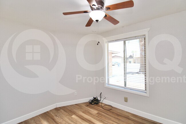 Building Photo - 946 N Ricardo Cir