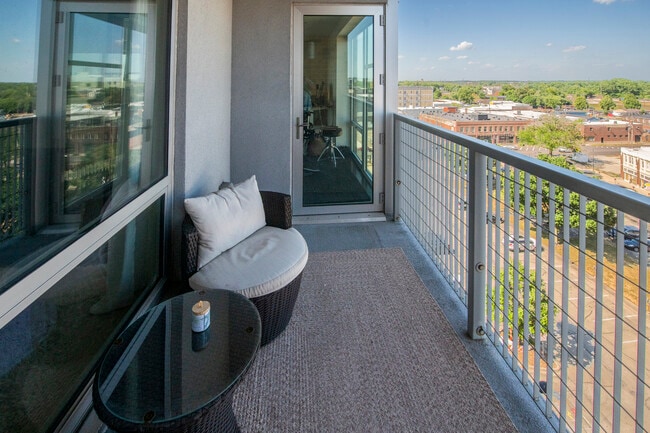 Building Photo - 301 N Neil St