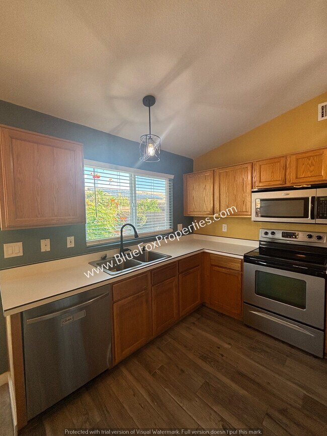 Building Photo - 2570 W Camino Del Grijalva