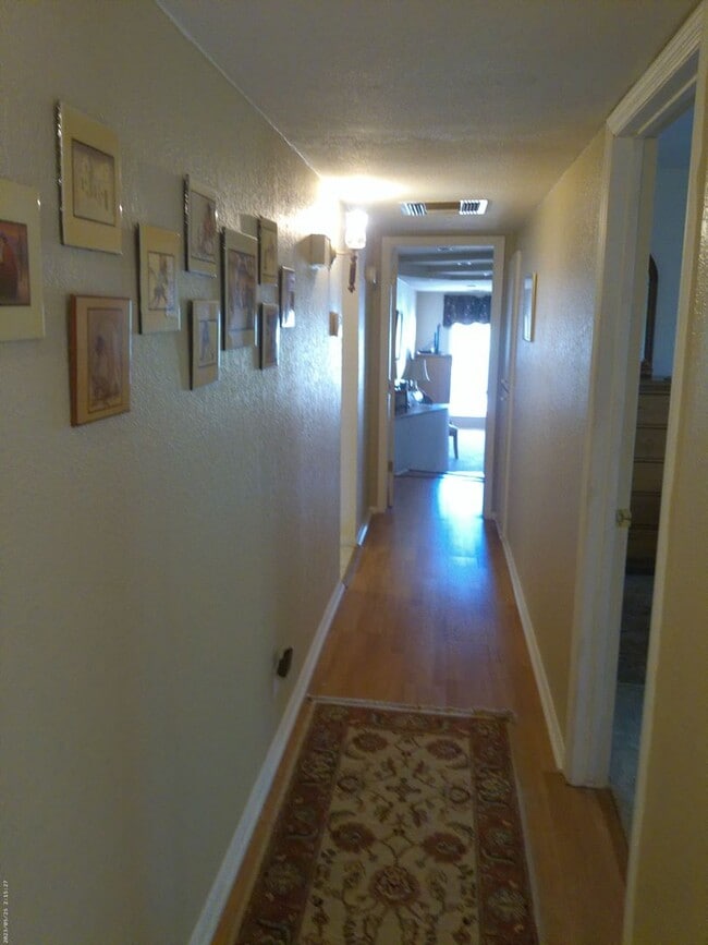 Building Photo - Entertainers Delight Beautiful Pool home Available May 12 to Sept 15, 2026