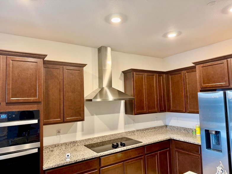 Building Photo - 1570 Pinchot Dr