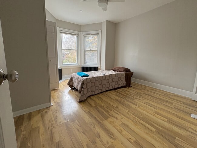 Building Photo - 147 Pensdale St