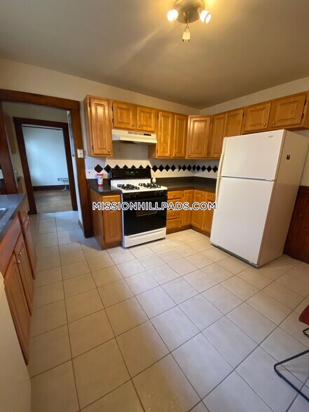 Building Photo - 178 Calumet St