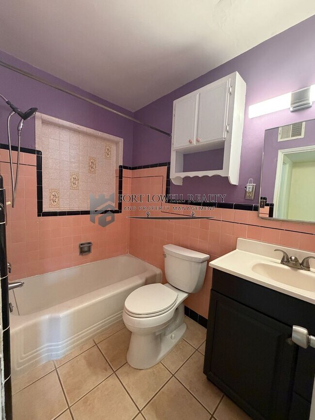Building Photo - Welcome to this charming 2-bedroom, 1-bathroom + Den!