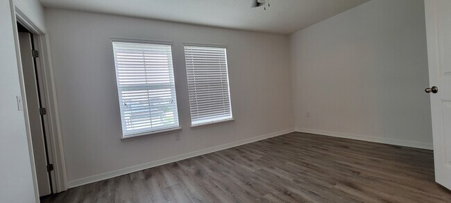 Building Photo - 2391 Beacon Landing Cir