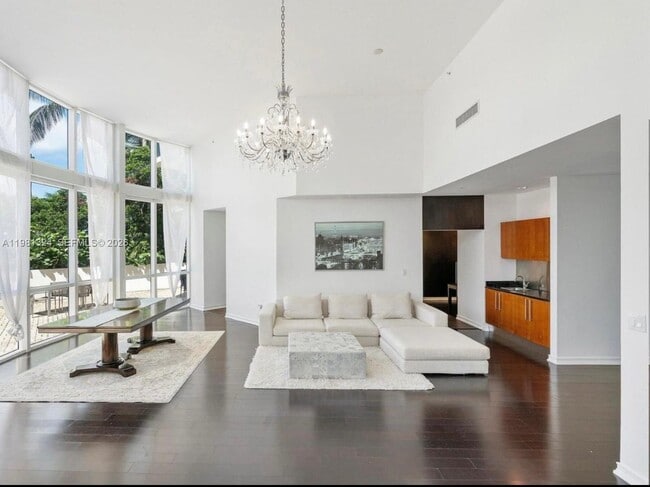 Building Photo - 18101 Collins Ave