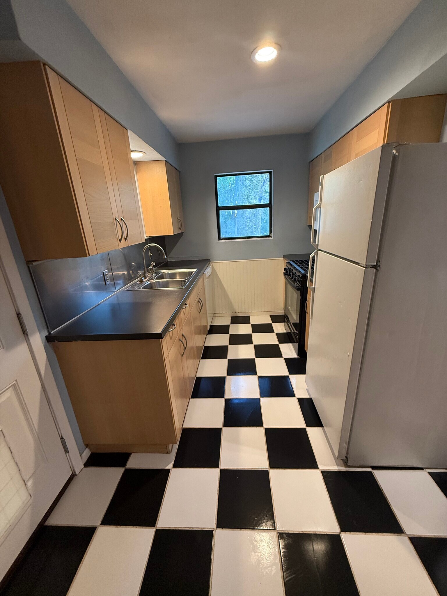 Kitchen 3 - 3202 Locke Ln