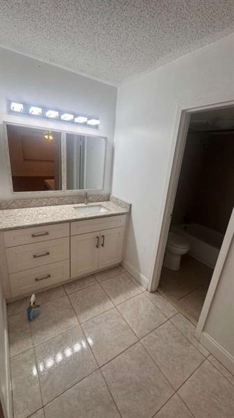 Building Photo - 4314 NW 9th Ave