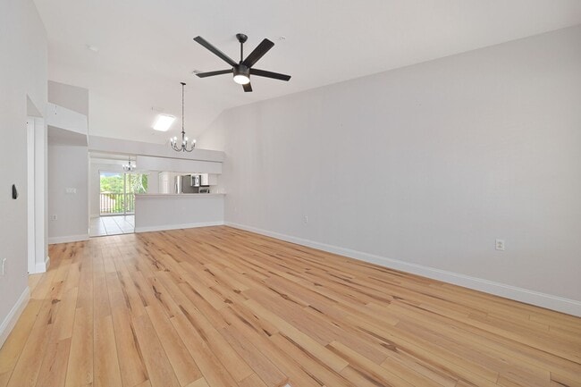 Building Photo - ** 2Bed / 2Bath - Beautiful Condo in Bonit...